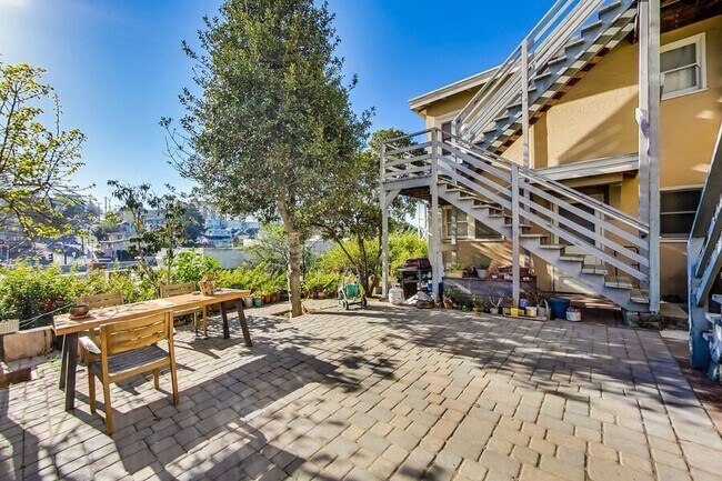 Building Photo - 508 Valle Vista Ave