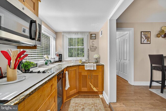 Building Photo - 426 Main St