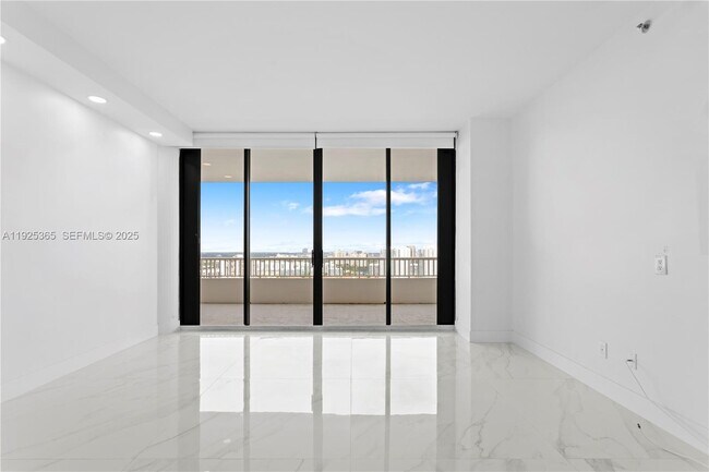 Building Photo - 2000 Island Blvd