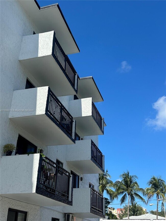 Building Photo - 529 SW 4th St