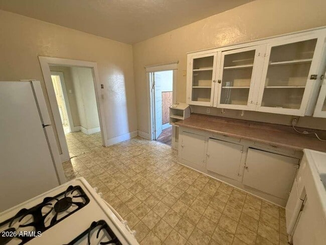 Building Photo - 1014 E 14th St