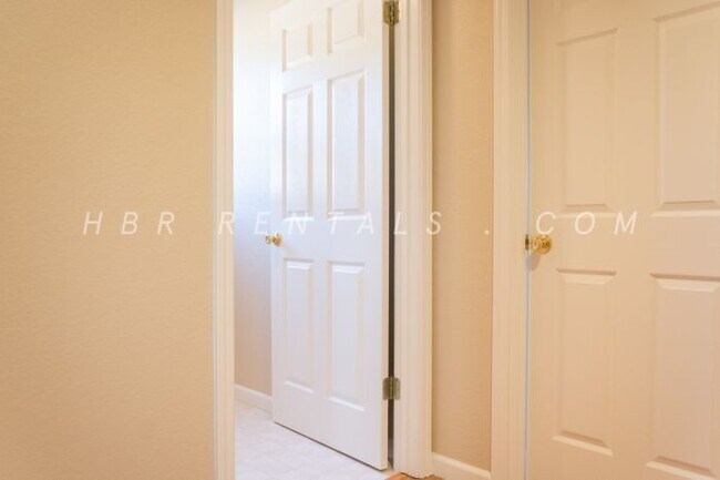 Building Photo - 1224 Crossroads Dr