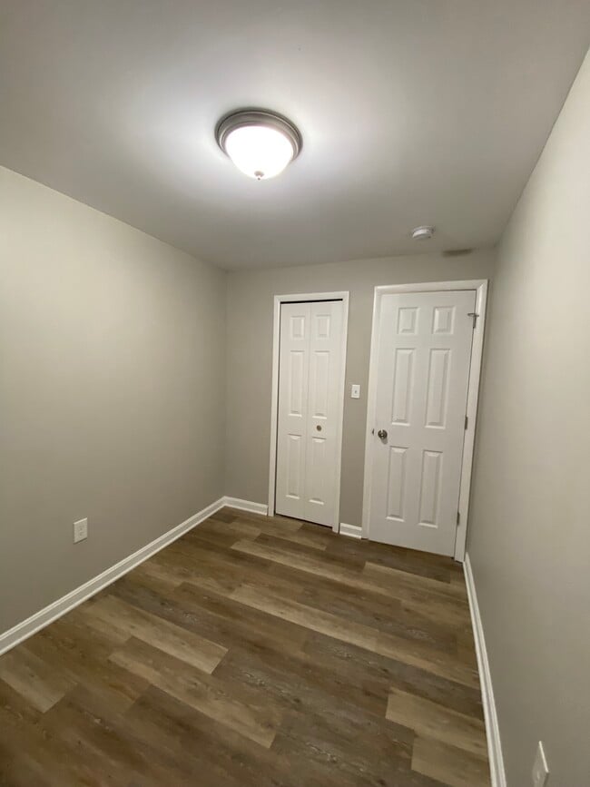 Building Photo - 571 Grayton Rd