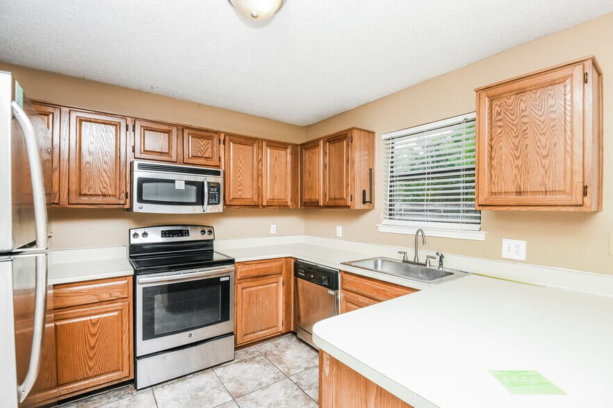 Building Photo - 829 Minuteman Dr