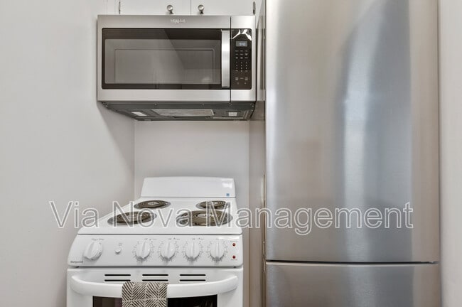 Building Photo - 836 Thorn St