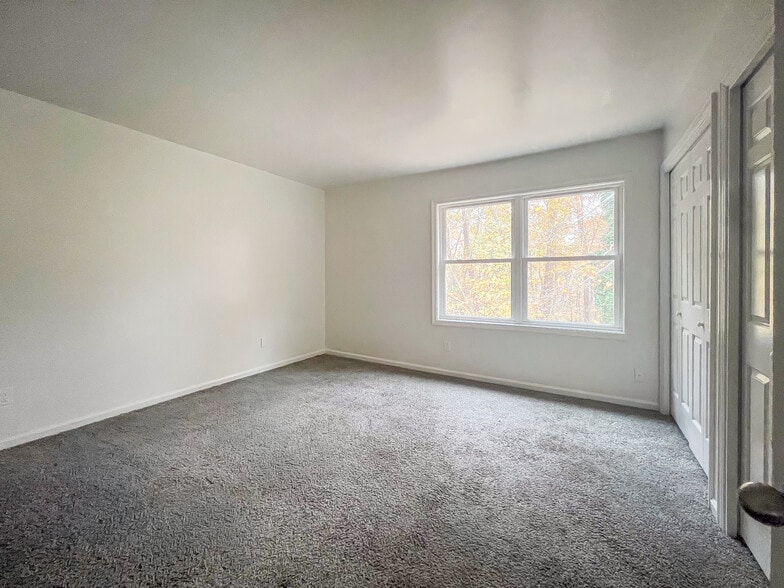 Building Photo - 24 Fox Hill Dr