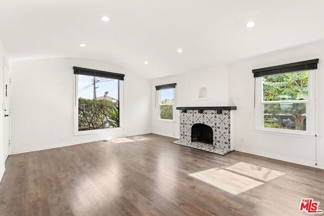 Building Photo - 6531 Arlington Ave