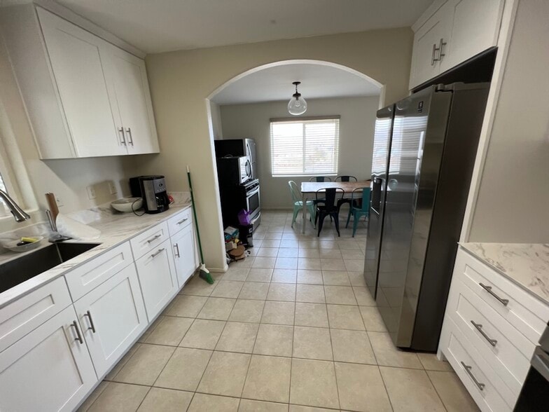New Kitchens with new appliances - 61786 Desert Air Rd