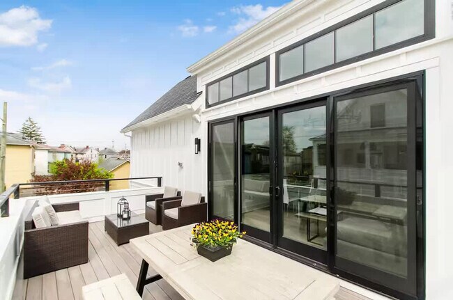 Building Photo - 1140 Hamlet St