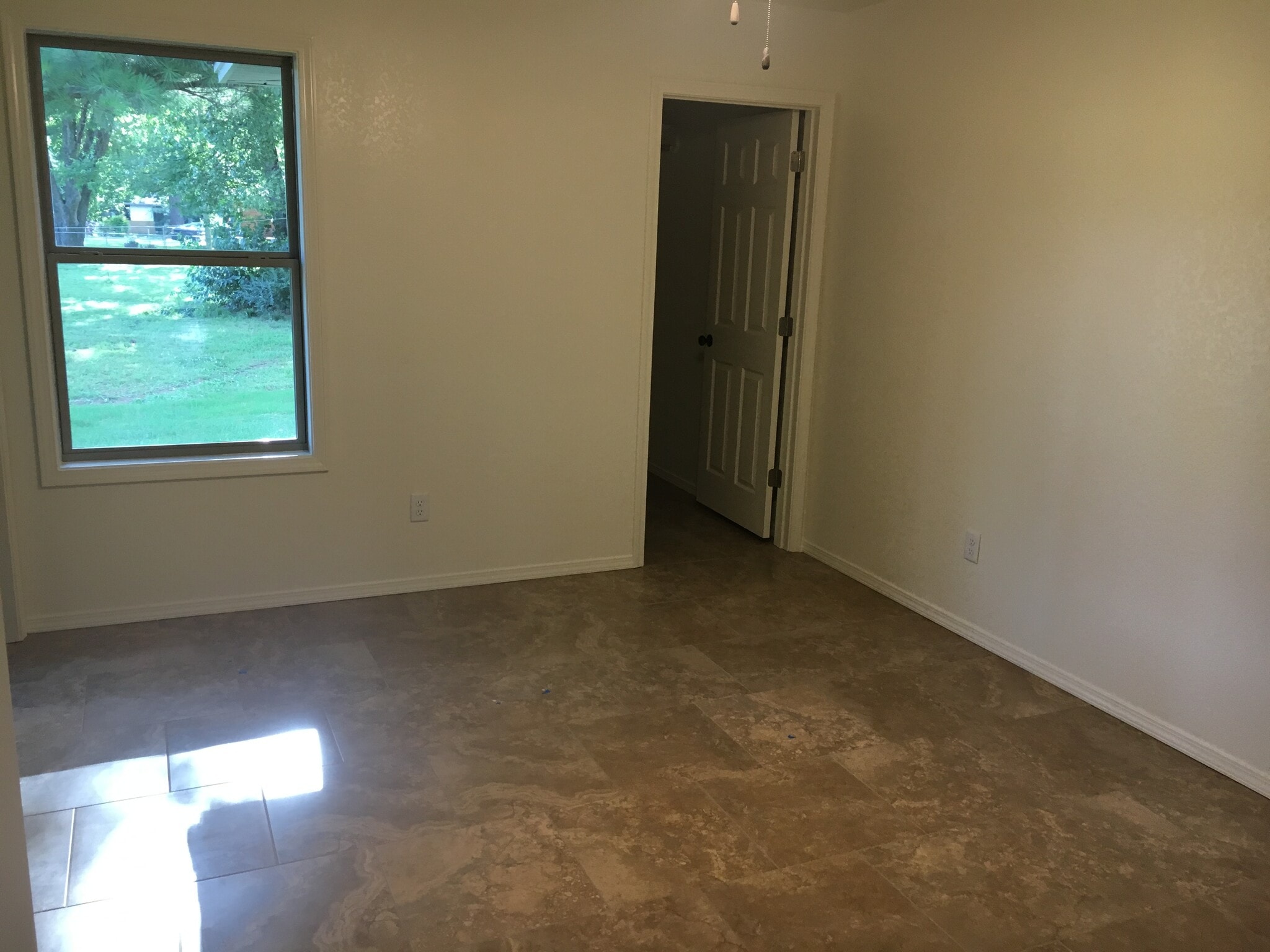 MASTER BEDROOOM - 1073 N Erie Ave