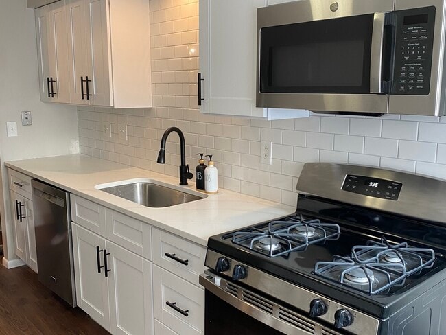 Building Photo - 9811 Rich Rd