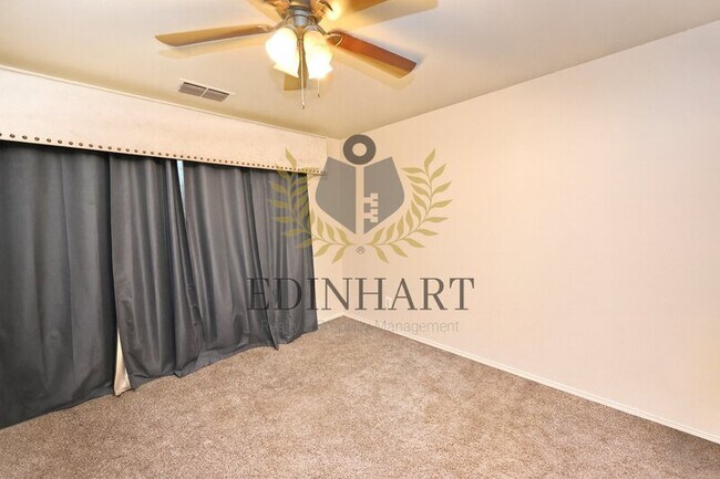 Building Photo - 360 E Terrace Ave