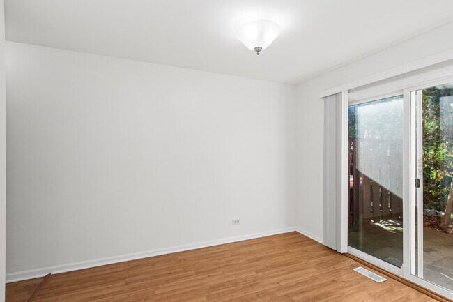 Building Photo - 2122 Rugen Rd