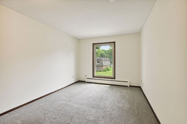 Building Photo - 819 11th Ave S