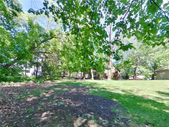 Building Photo - 5585 Rosewood Ln