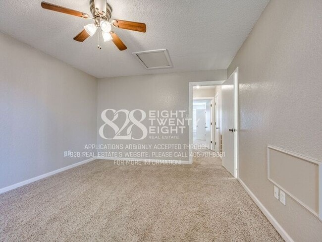 Building Photo - Spacious 2 Bed/2 Bath Townhome Duplex Available NOW in Moore, OK!