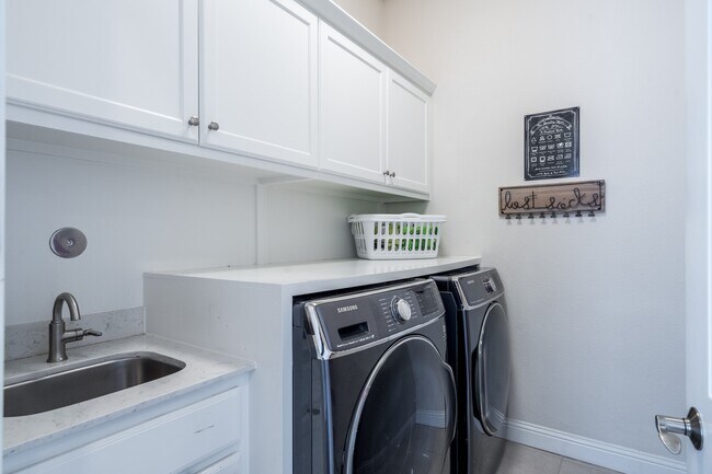 Building Photo - 2034 Baker Estates Dr