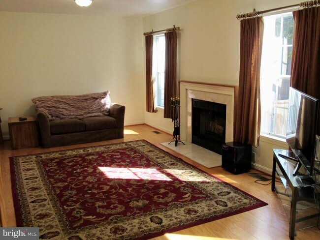 Building Photo - 14 Tivoli Lake Ct