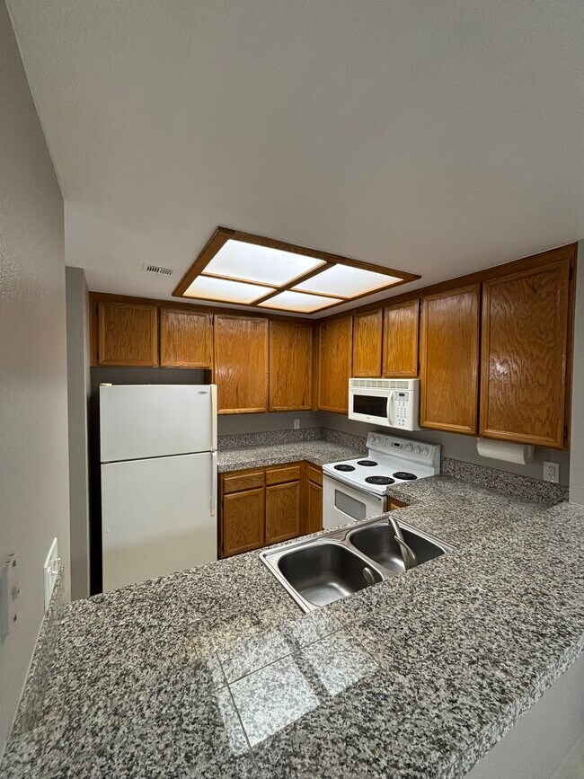 Building Photo - 2232 River Run Dr