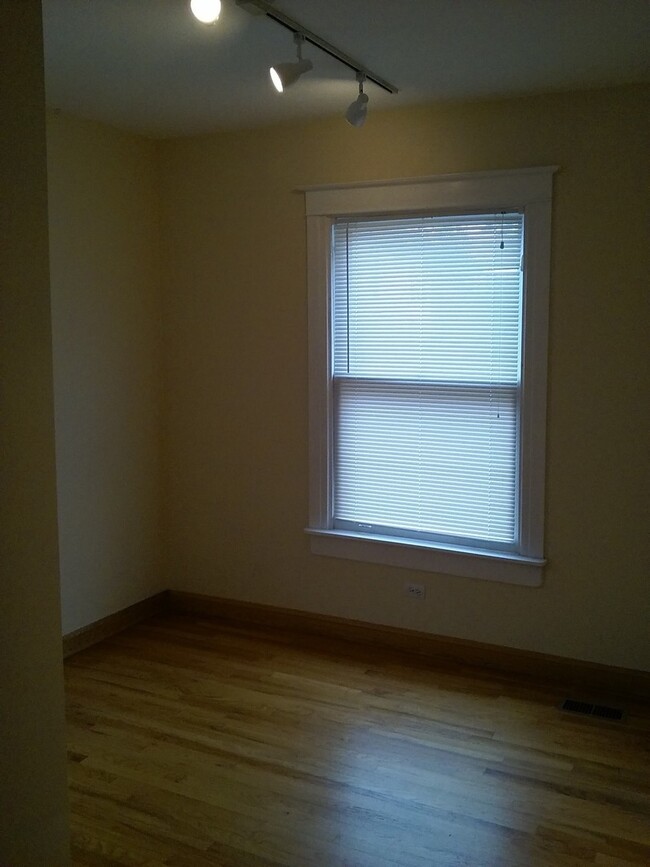 Building Photo - 407 S Hough St