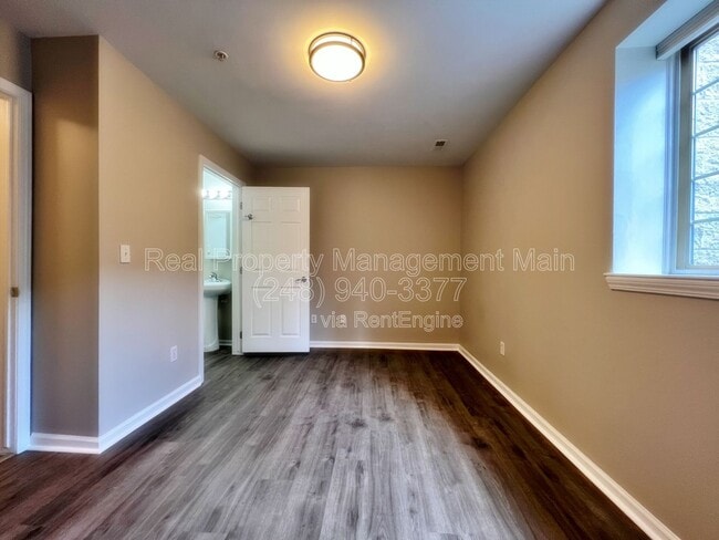 Building Photo - 44 Adelaide St