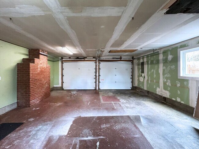 Building Photo - 1161 N Park Ave