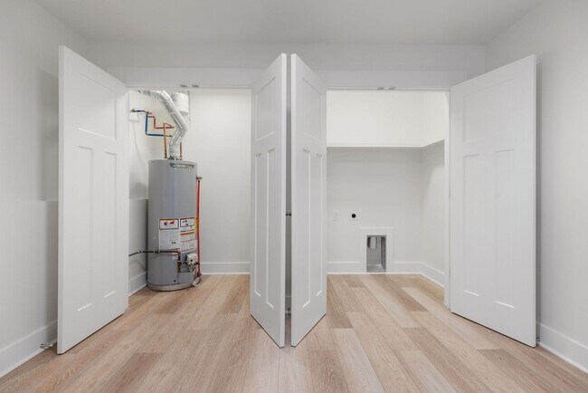 Building Photo - Four Bedroom Four Bath Home