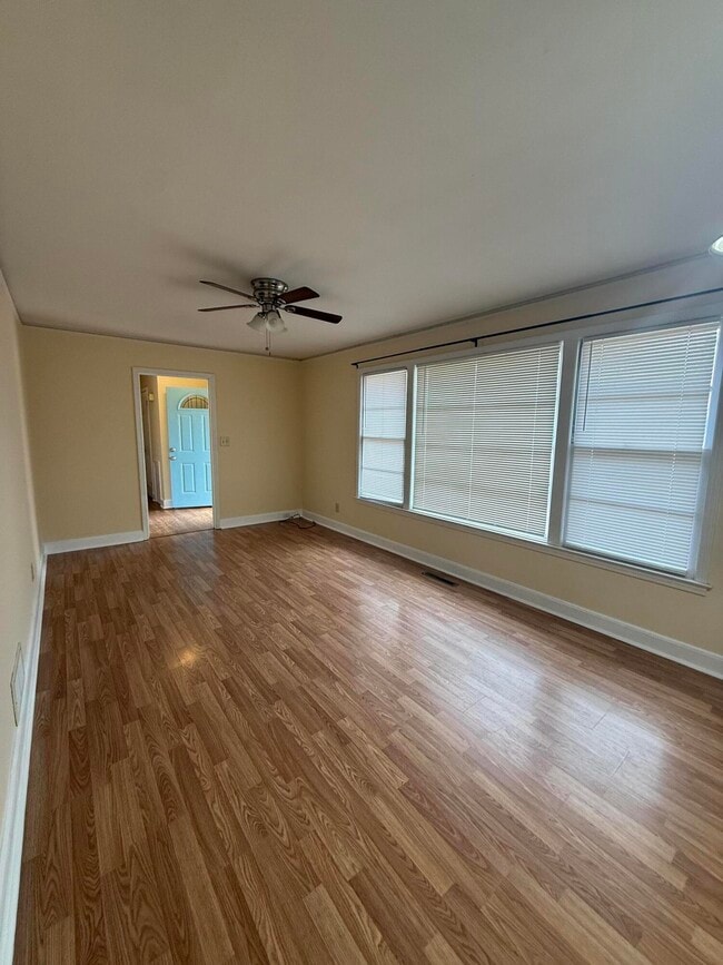 Building Photo - 119 Woodside Rd