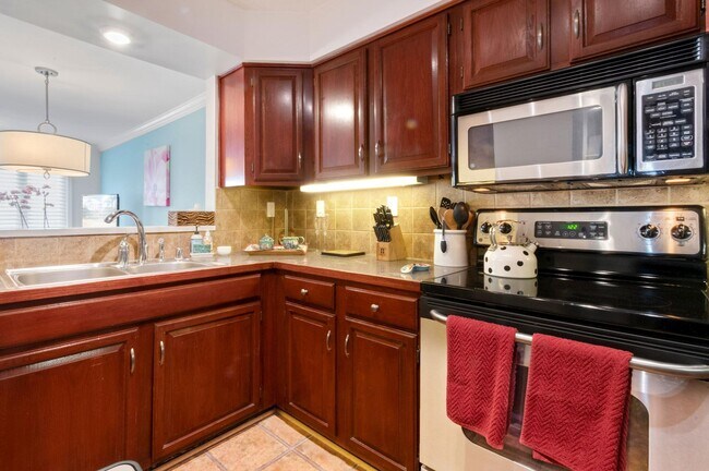 Building Photo - 1080 Wisconsin Ave NW