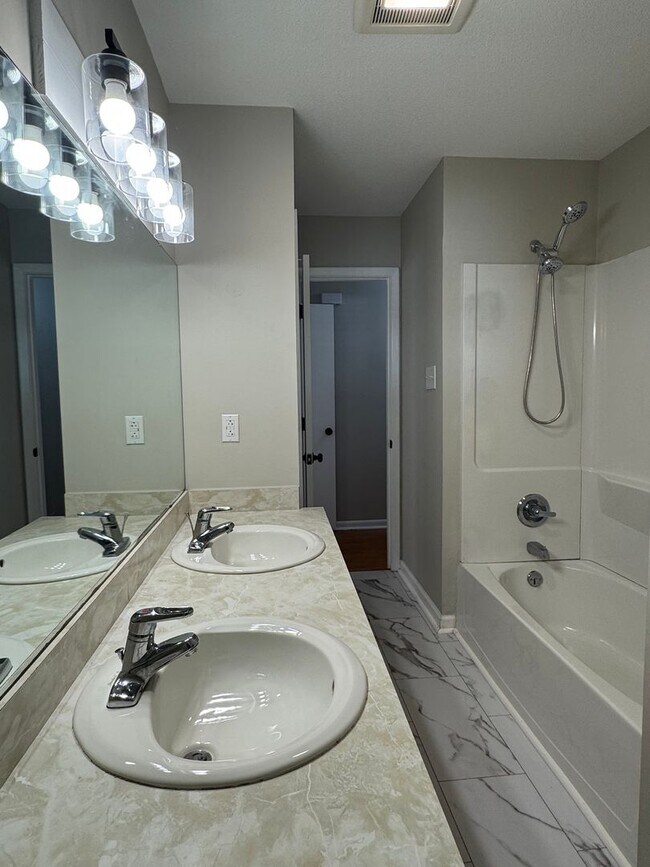 Building Photo - Darling on Deborah