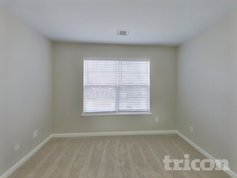 Building Photo - 18 Rockridge Dr