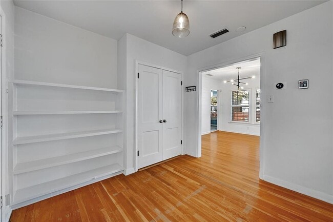Building Photo - 1203 W 40th St