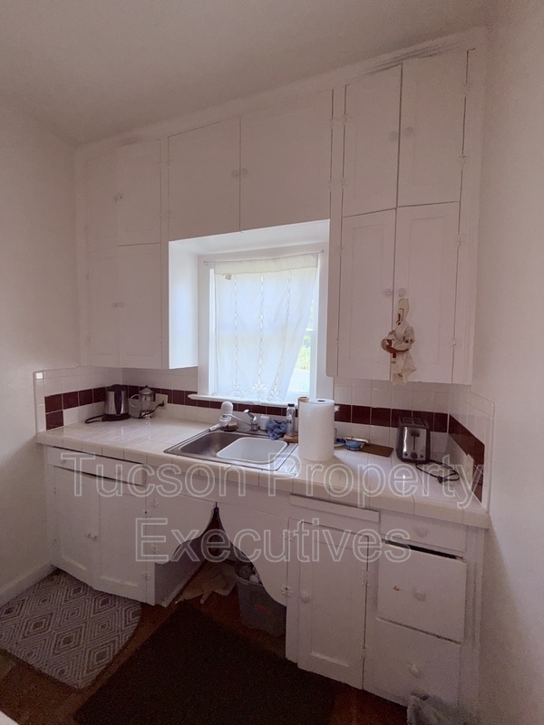 Building Photo - 1220 N Olsen Ave