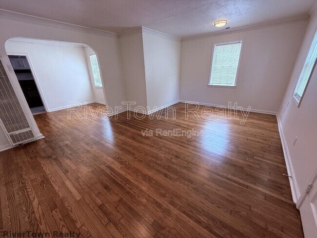 Building Photo - 2677 Larose Ave