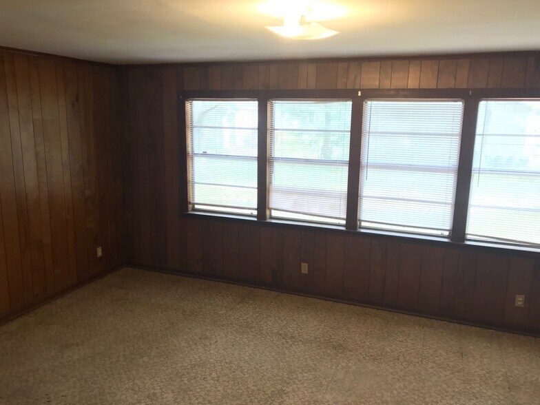 Building Photo - 106 Rosewood Dr