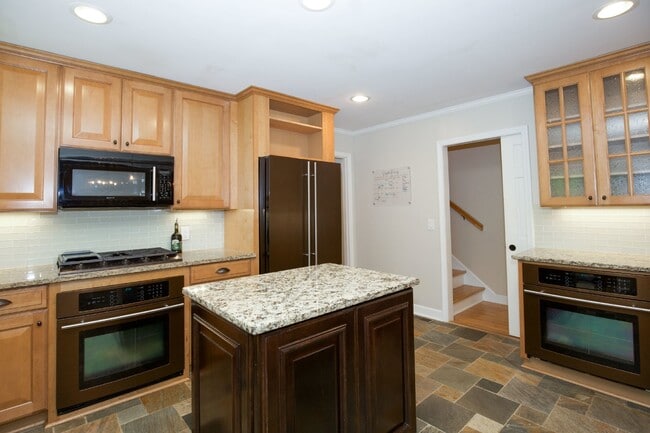Building Photo - Stunning home in Weymouth Woods Southern P...
