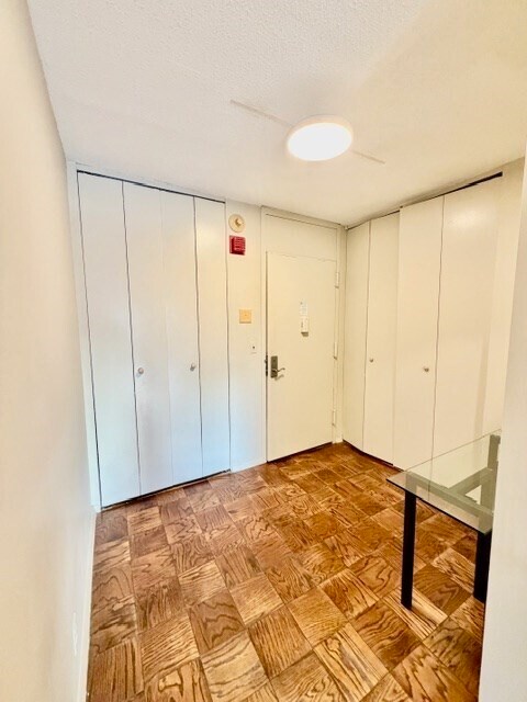 Building Photo - 65 E India Row