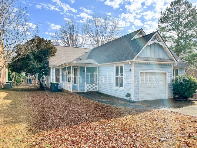 Building Photo - Charming Townhome with Garage! Close to the interstate and shopping!