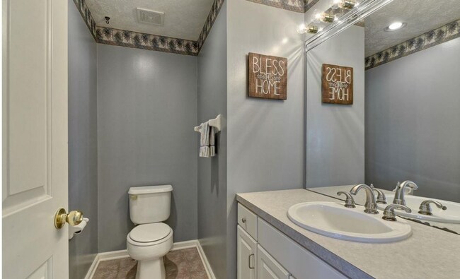 Building Photo - Beautiful 4 Bedroom In Rose Garden Estates!!