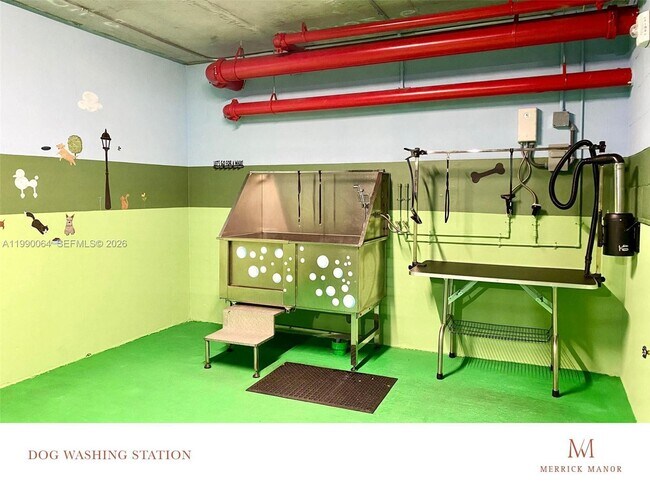 Building Photo - 301 Altara Ave