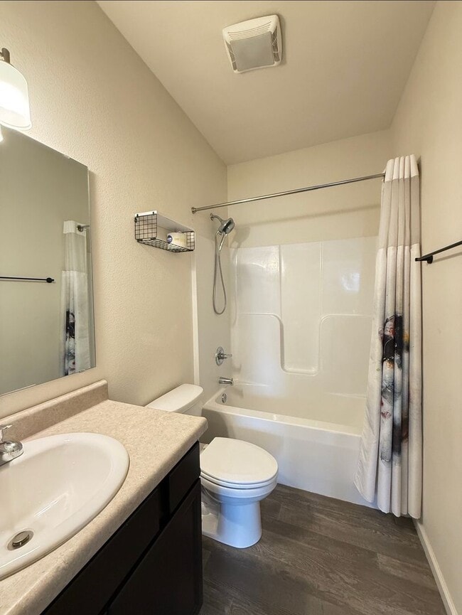 Building Photo - South Side...Newer 3 Bedroom 2 Bath House