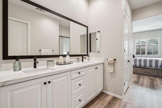 Building Photo - 51725 Pinnacle Vis Dr
