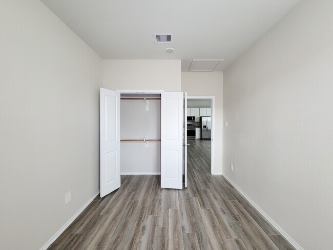 Building Photo - 11720 White Cedar St