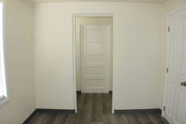 Building Photo - Charming 2-Bed, 1-Bath Home with Inviting Back Porch