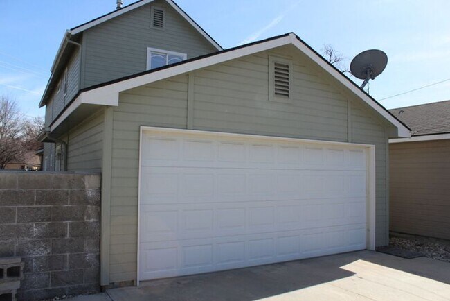 Building Photo - 1601 S Euclid Ave