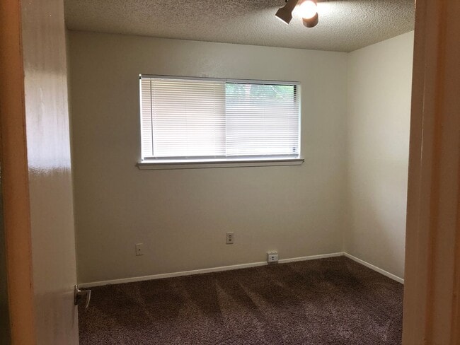 Building Photo - 11510 Walnut Ridge Dr