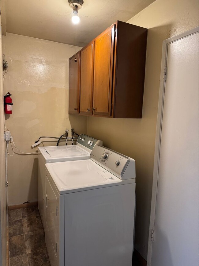 Building Photo - Spacious Updated 2 Bedroom in Renton with ...