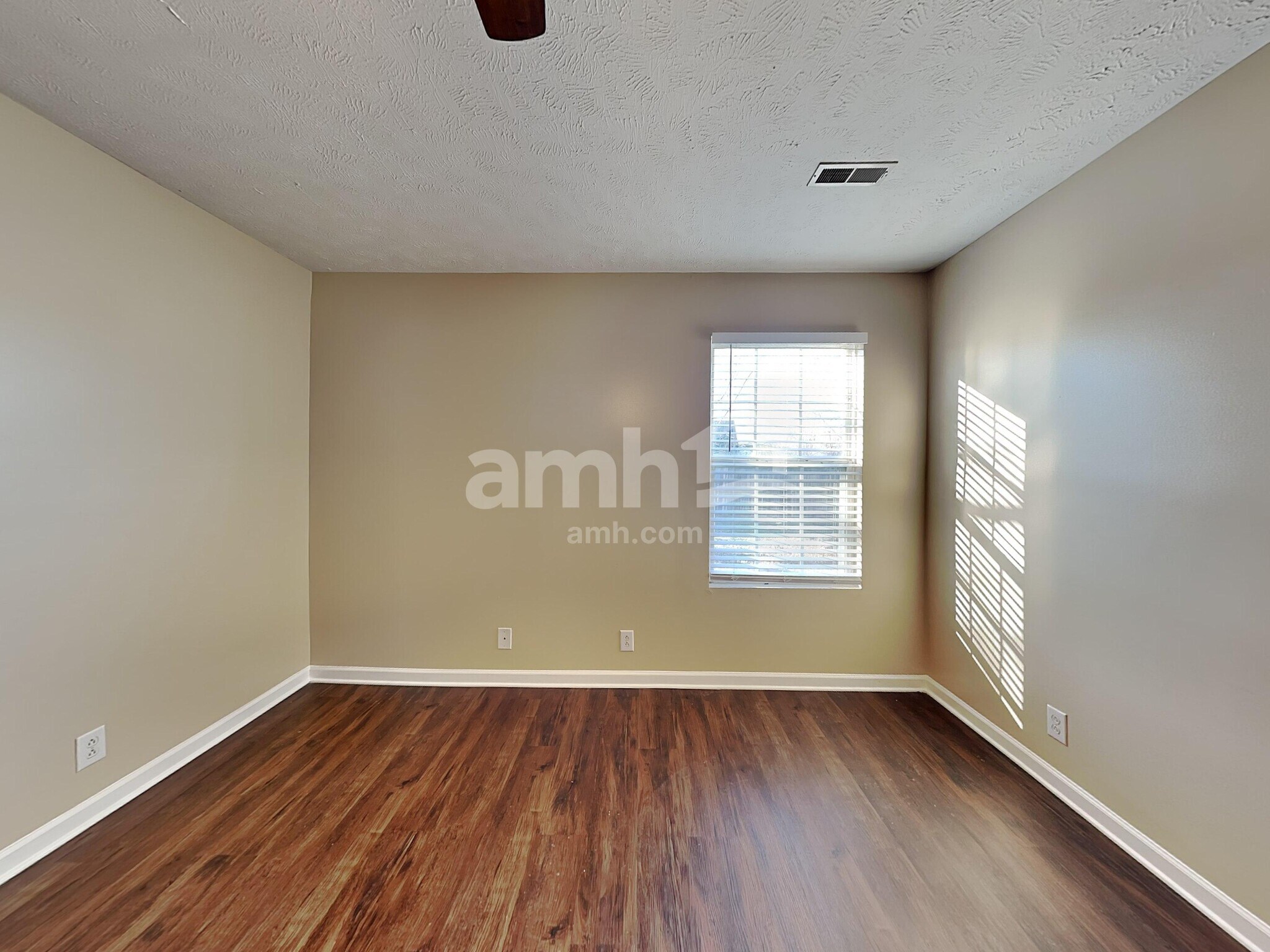 Building Photo - 1428 Westview Dr