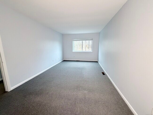 Building Photo - 14 Newtown Rd