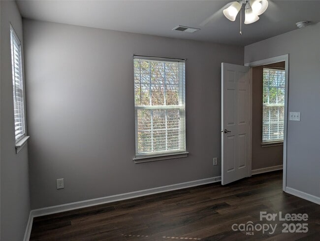 Building Photo - 4432 Roundwood Ct